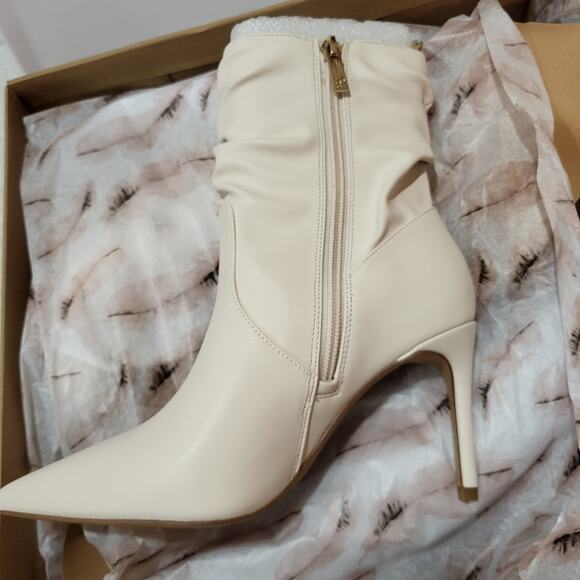 New Jessica Simpson Women's Siantar Bootie Fashion Boot  Chalk size 5.5 - Picture 3 of 7